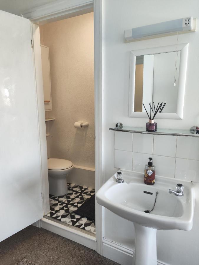 Styles & White Stays - Central Newquay นิวคีย์ ภายนอก รูปภาพ