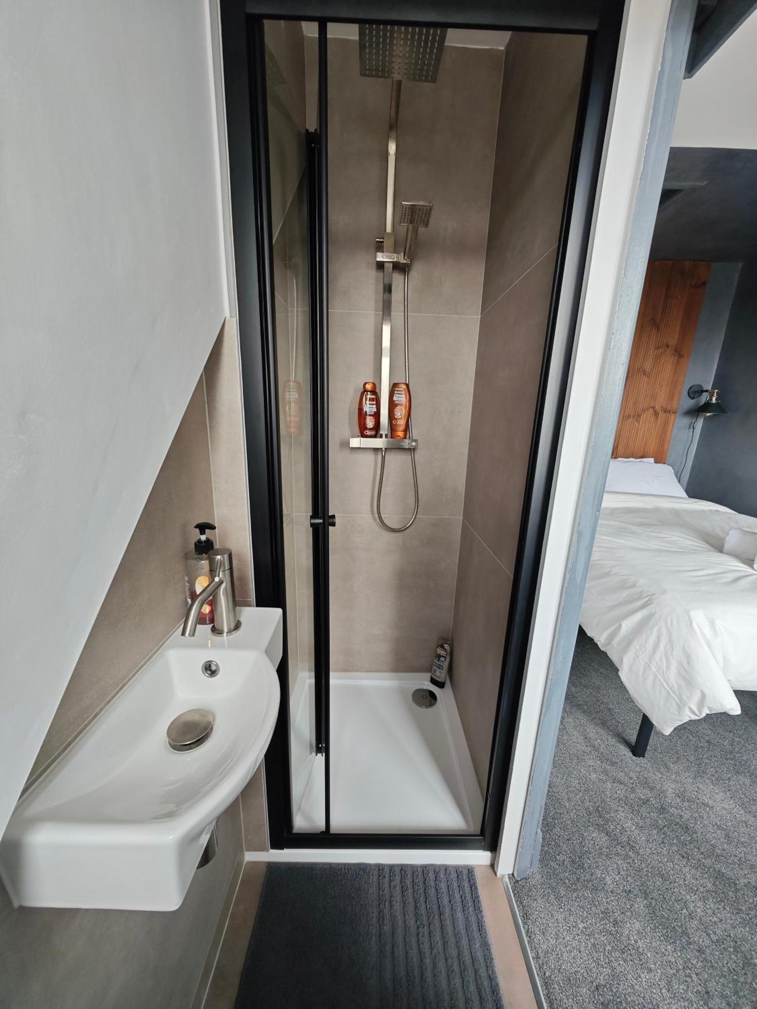 Styles & White Stays - Central Newquay นิวคีย์ ภายนอก รูปภาพ